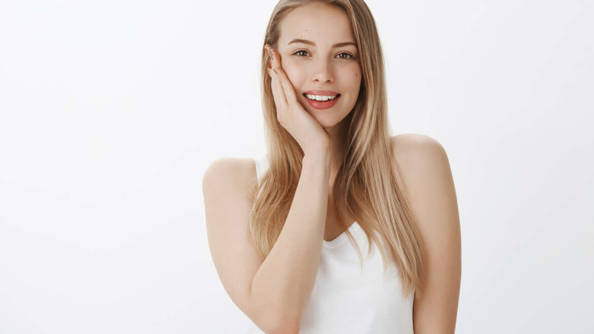 Jak odmłodzić skórę? Skuteczne sposoby na zatrzymanie czasu